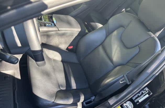 2023 Volvo S60 Recharge Plug-In Hybrid Plus Dark Theme