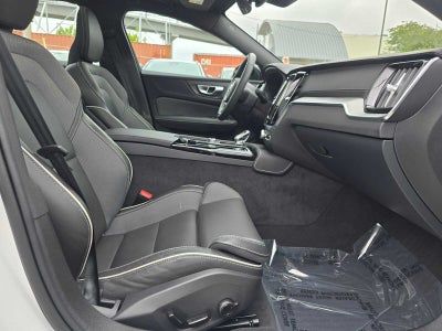 2023 Volvo S60 Recharge Plug-In Hybrid Ultimate Dark Theme