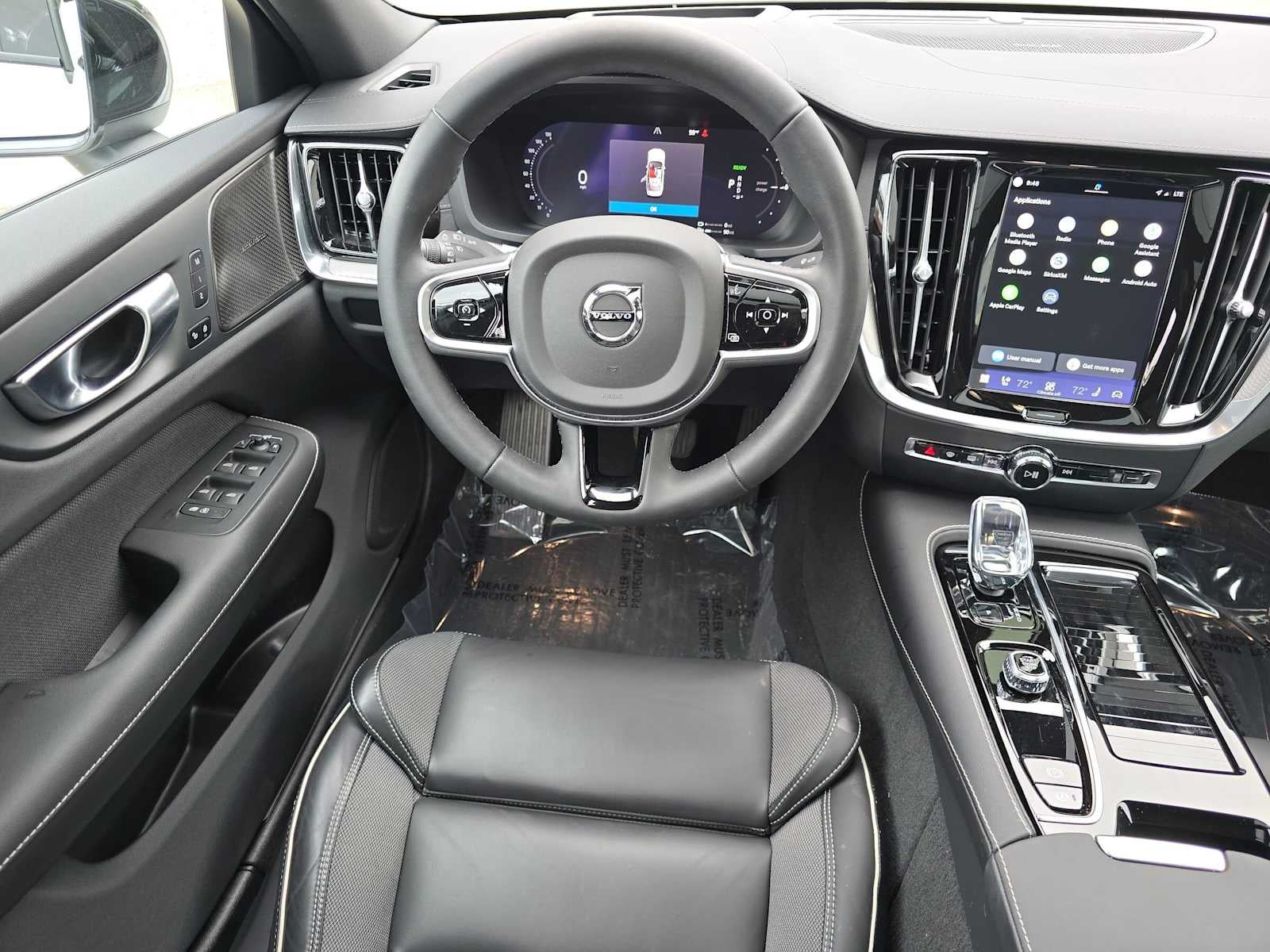 2023 Volvo S60 Recharge Plug-In Hybrid Ultimate Dark Theme