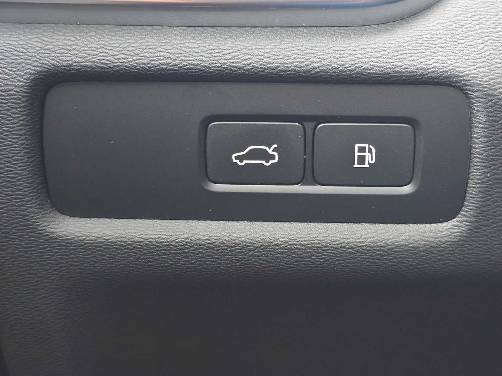 2023 Volvo S60 Recharge Plug-In Hybrid Ultimate Dark Theme