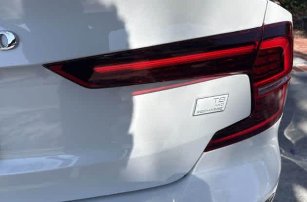2023 Volvo S60 Recharge Plug-In Hybrid Ultimate Dark Theme