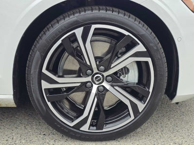 2023 Volvo S60 Recharge Plug-In Hybrid Ultimate Dark Theme