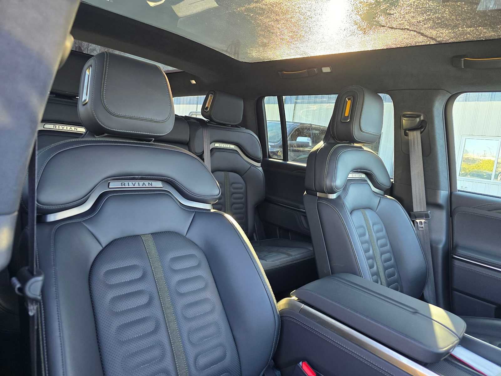 2025 Rivian R1S Adventure