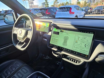 2025 Rivian R1S Adventure