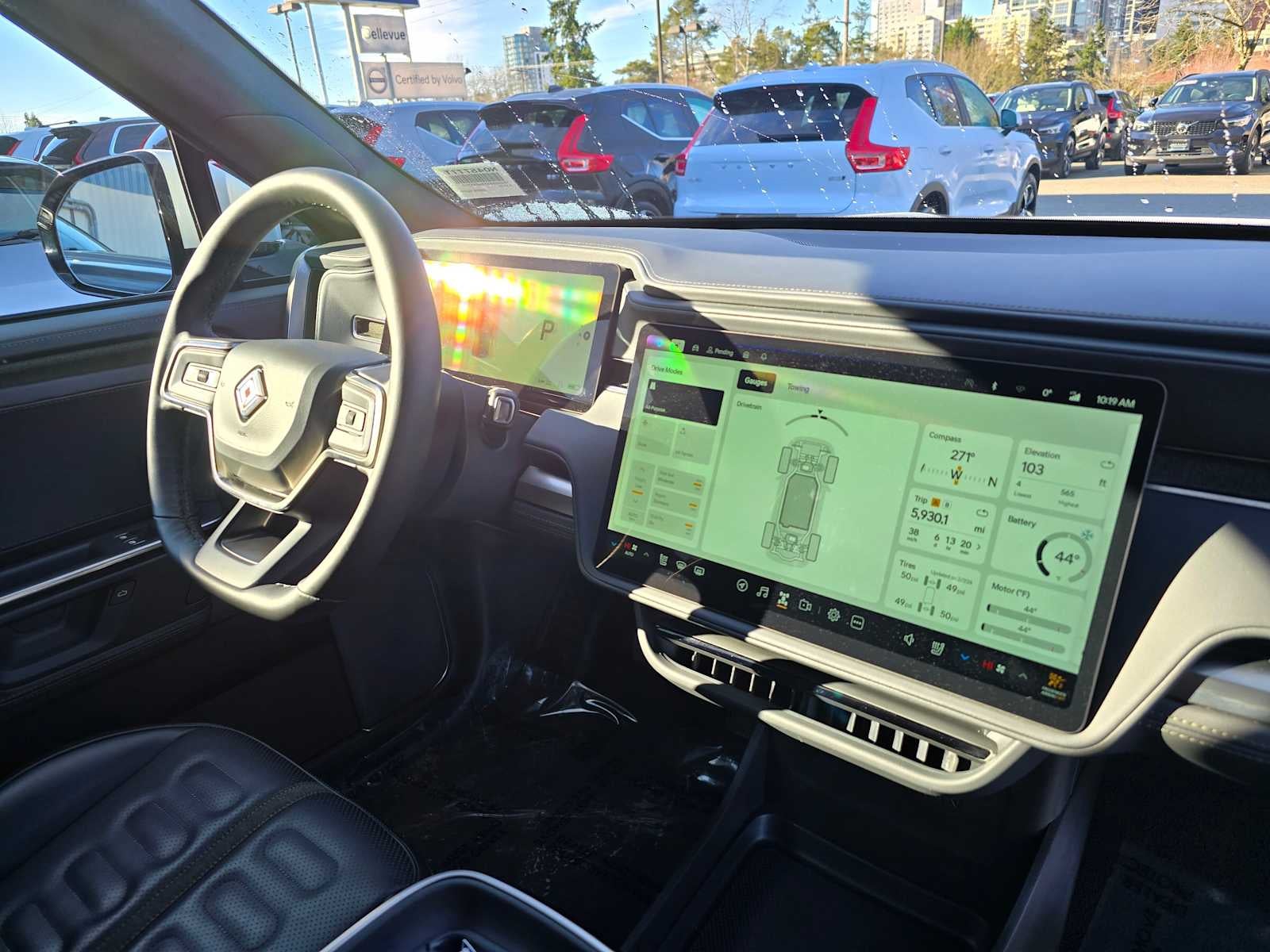 2025 Rivian R1S Adventure