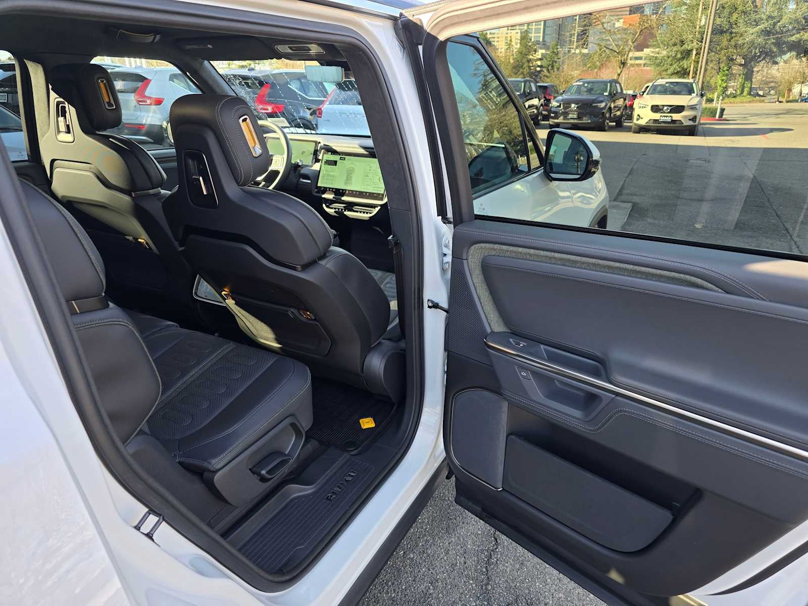 2025 Rivian R1S Adventure