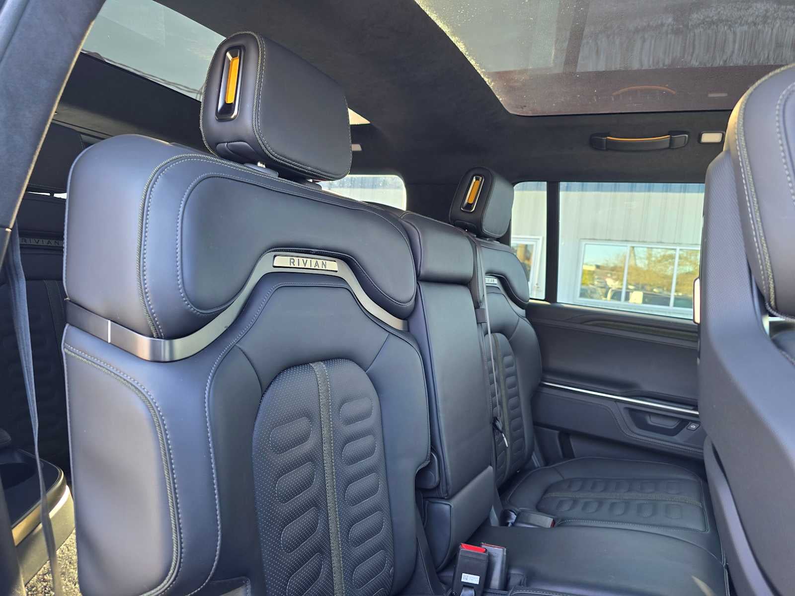 2025 Rivian R1S Adventure