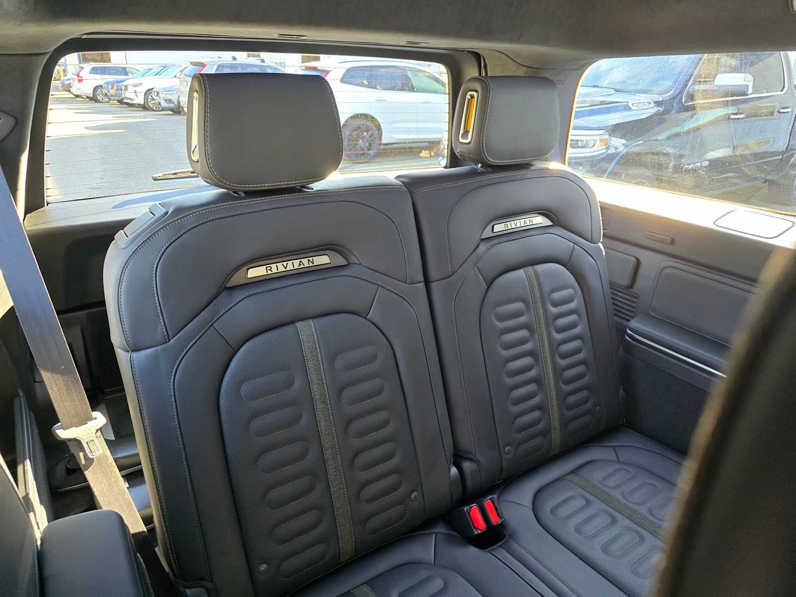 2025 Rivian R1S Adventure