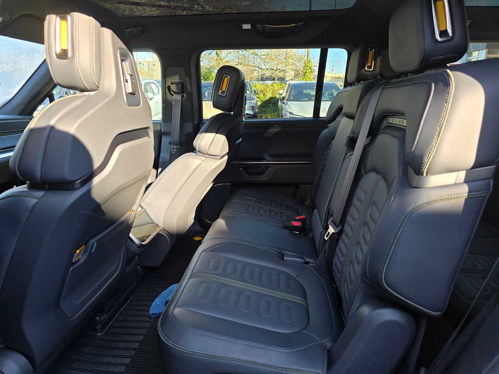 2025 Rivian R1S Adventure