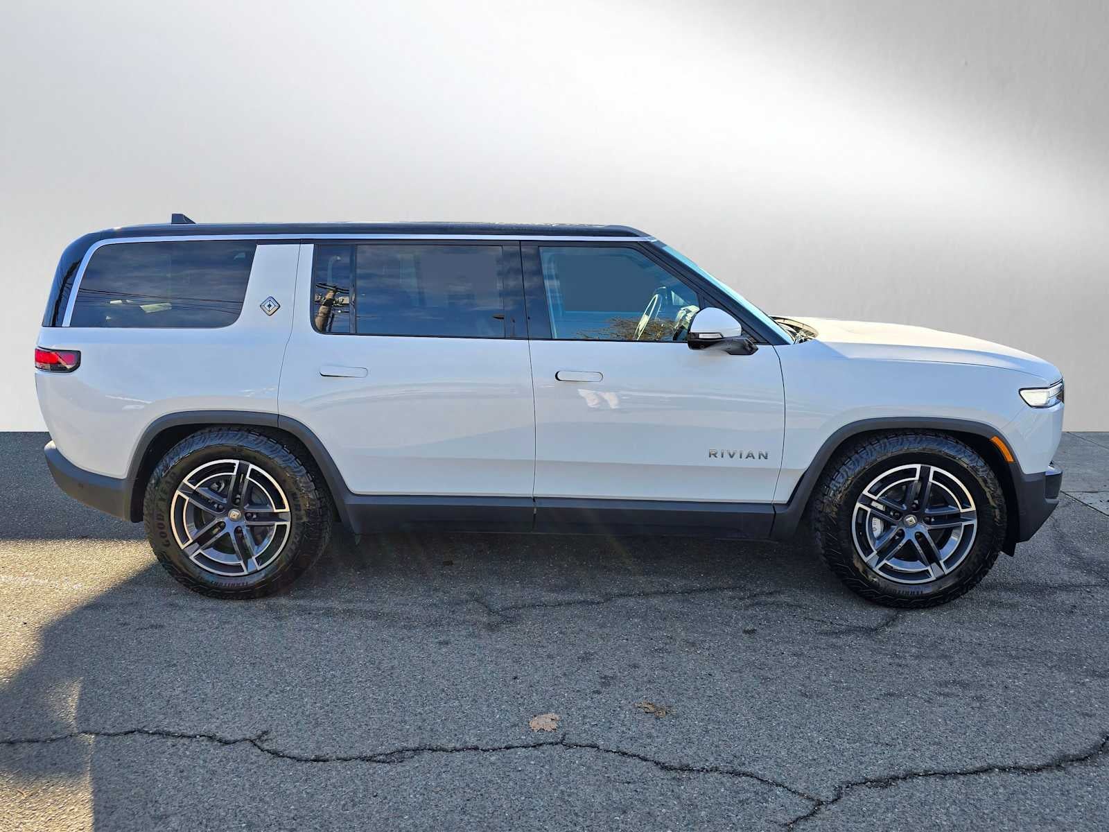 2025 Rivian R1S Adventure