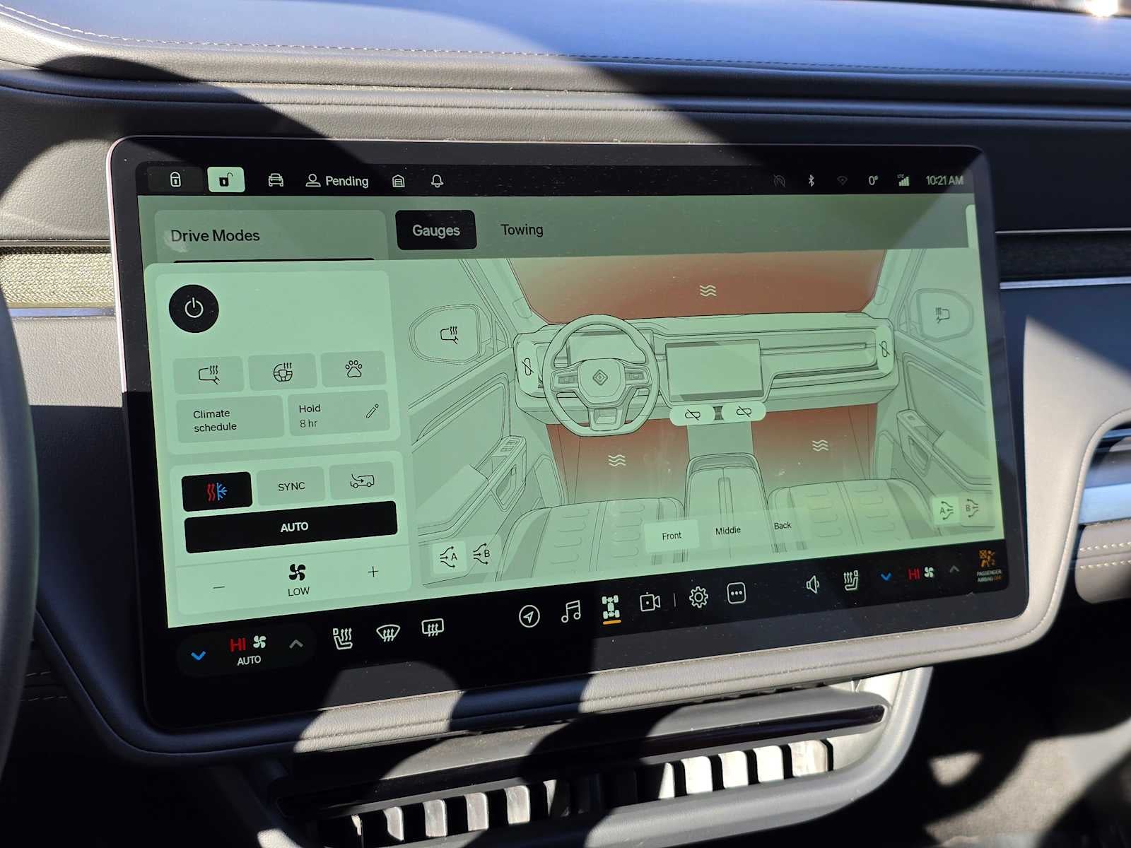 2025 Rivian R1S Adventure