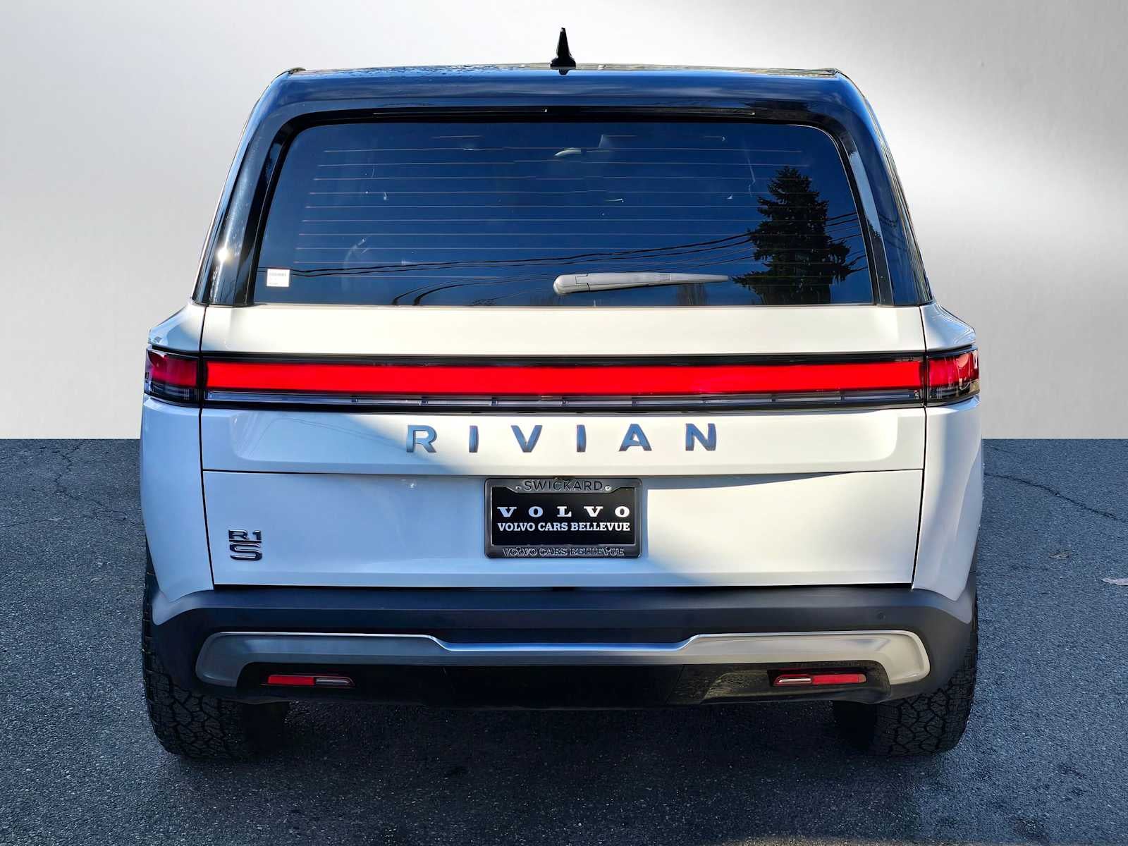 2025 Rivian R1S Adventure