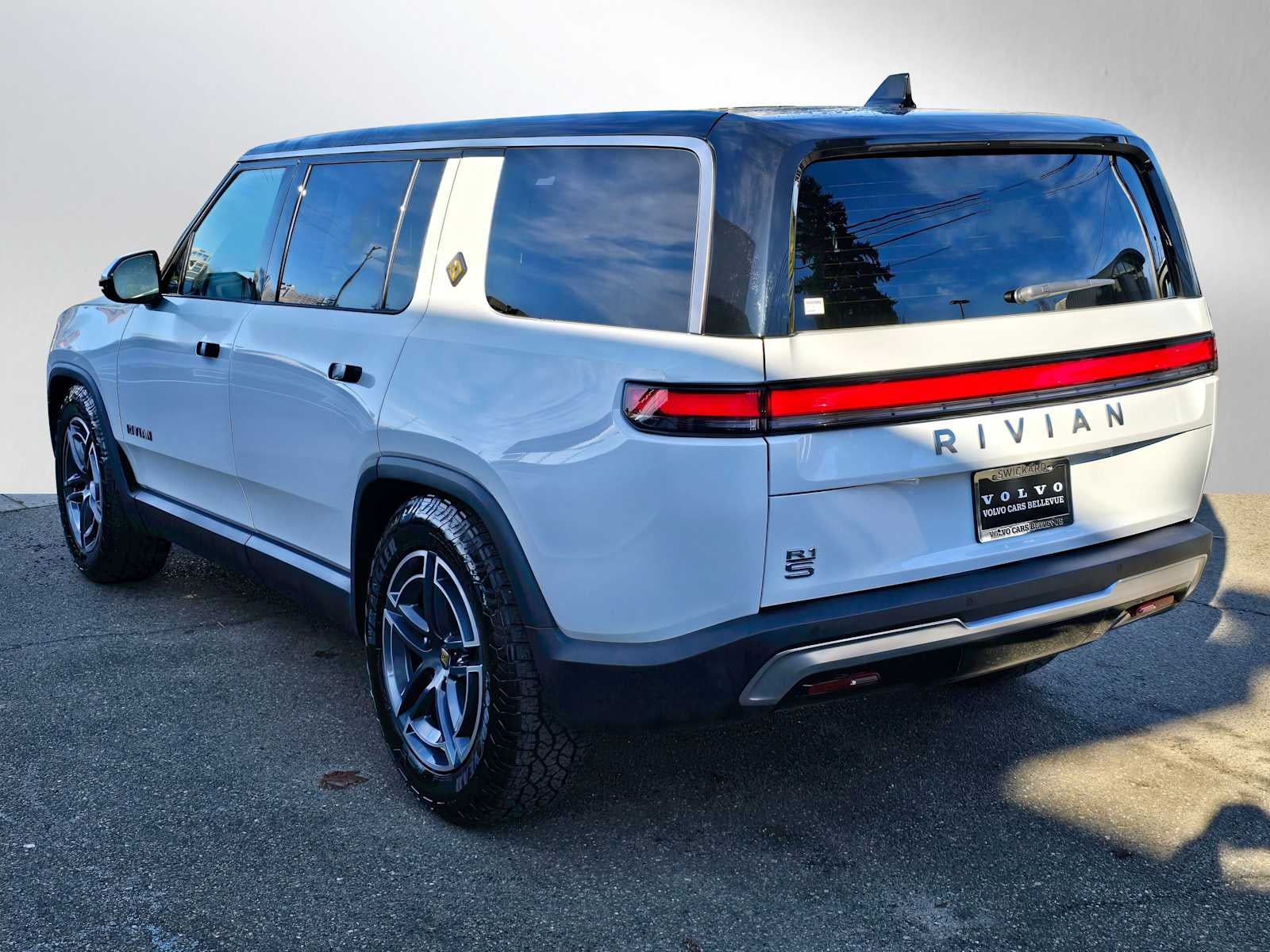 2025 Rivian R1S Adventure