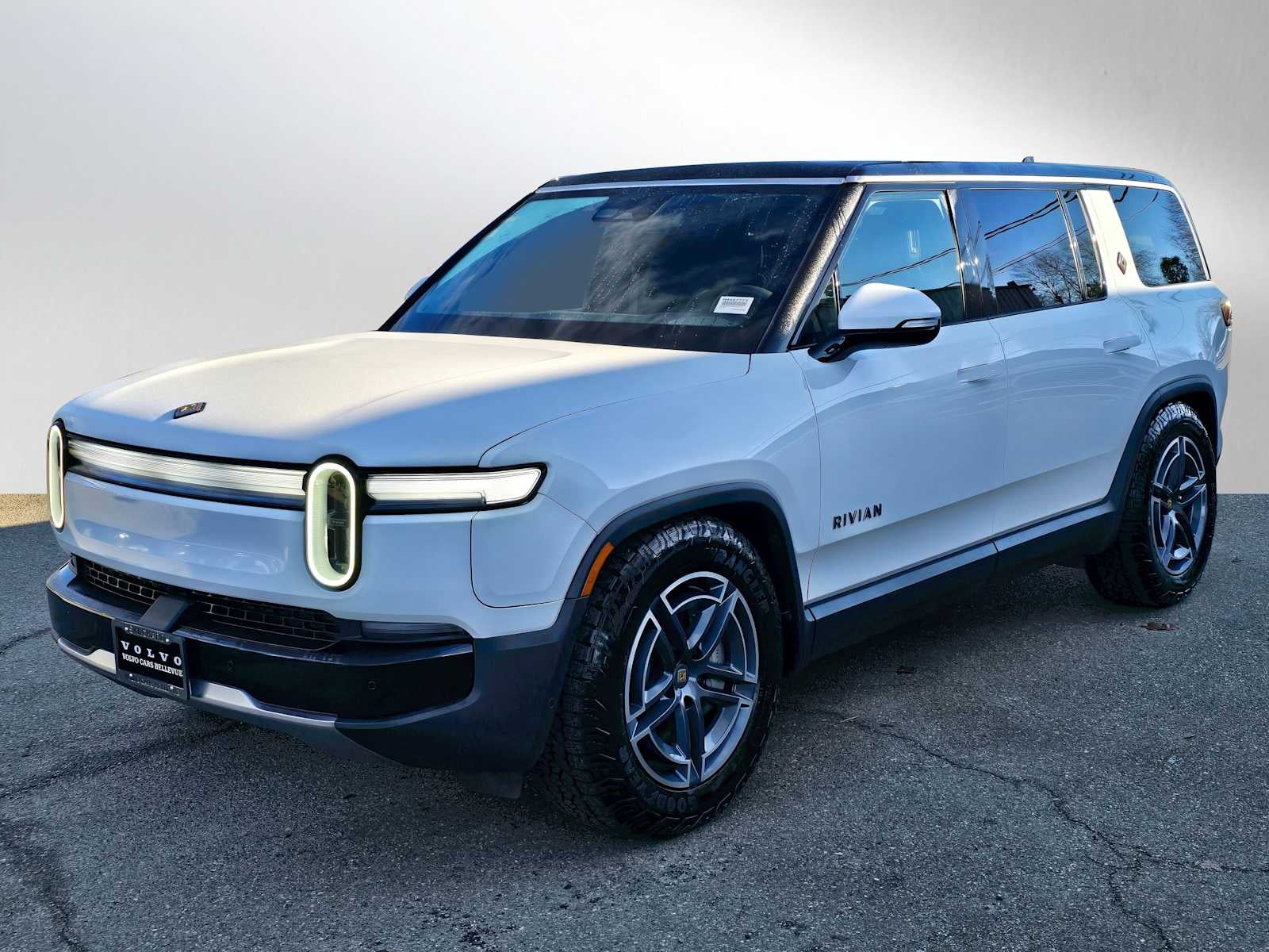 2025 Rivian R1S Adventure