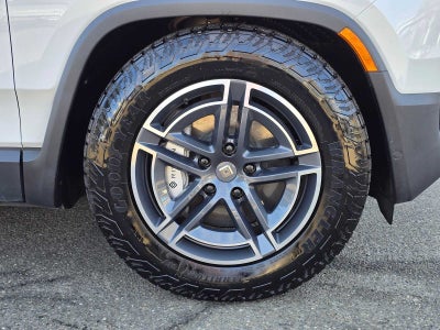 2025 Rivian R1S Adventure