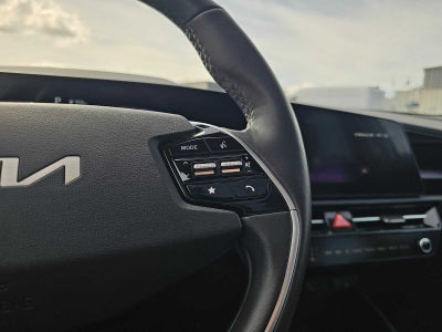 2023 Kia Niro SX