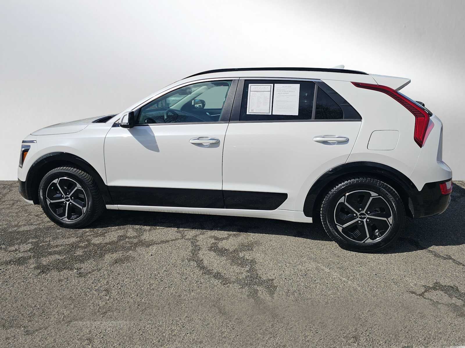 2023 Kia Niro SX