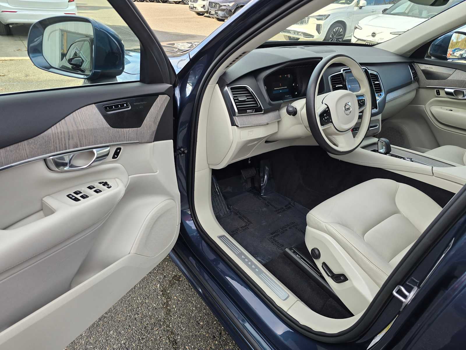 2023 Volvo XC90 Plus