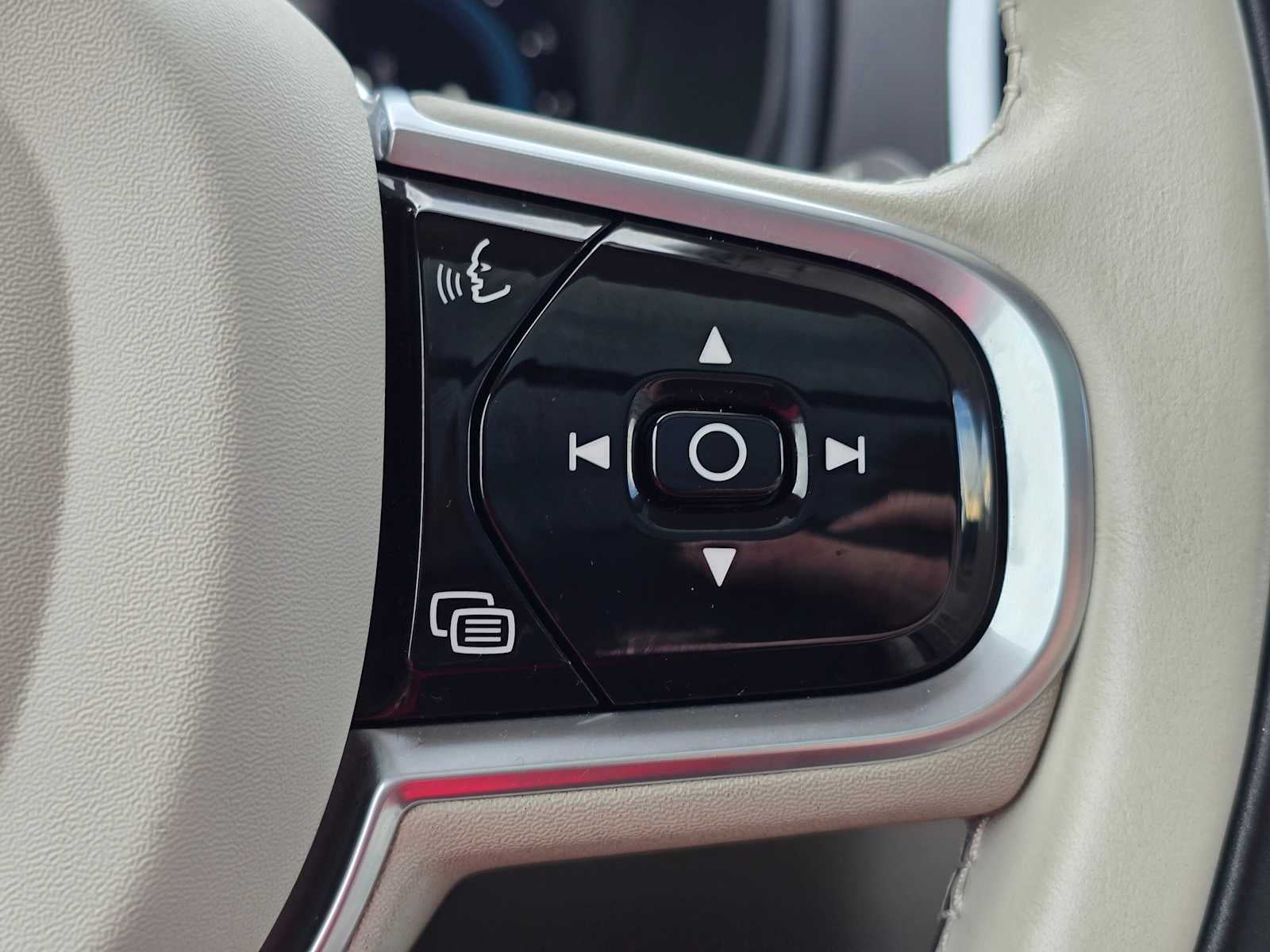 2023 Volvo XC90 Plus