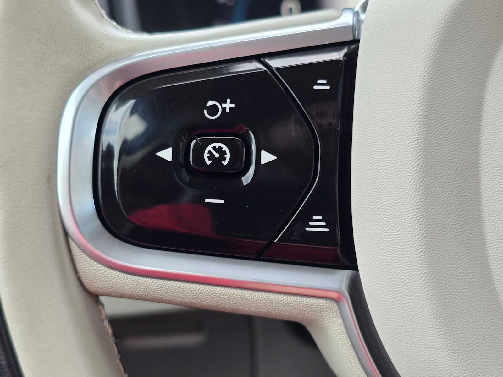 2023 Volvo XC90 Plus