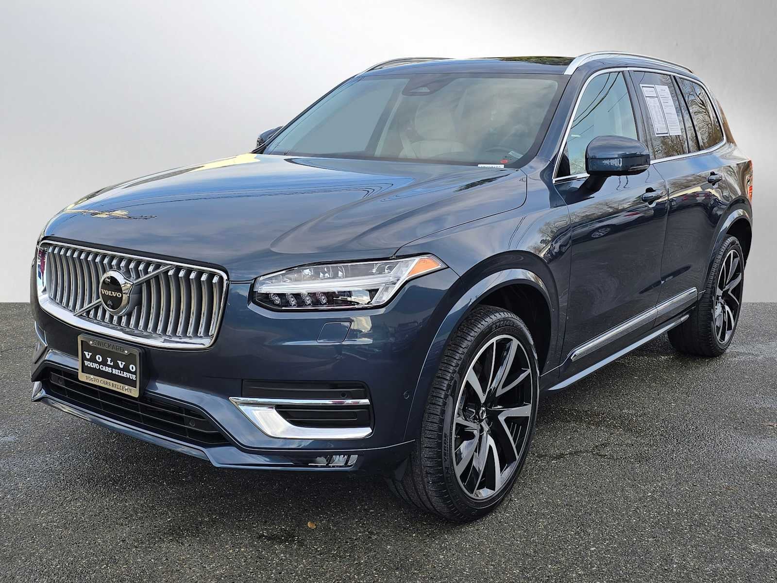 2023 Volvo XC90 Plus
