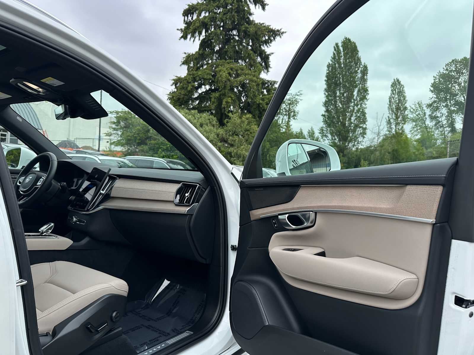 2025 Volvo XC90 Plus