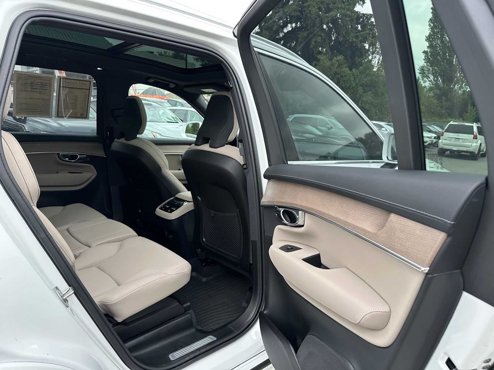 2025 Volvo XC90 Plus