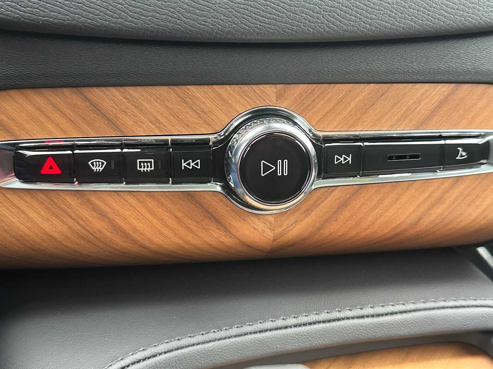 2025 Volvo XC90 Plus