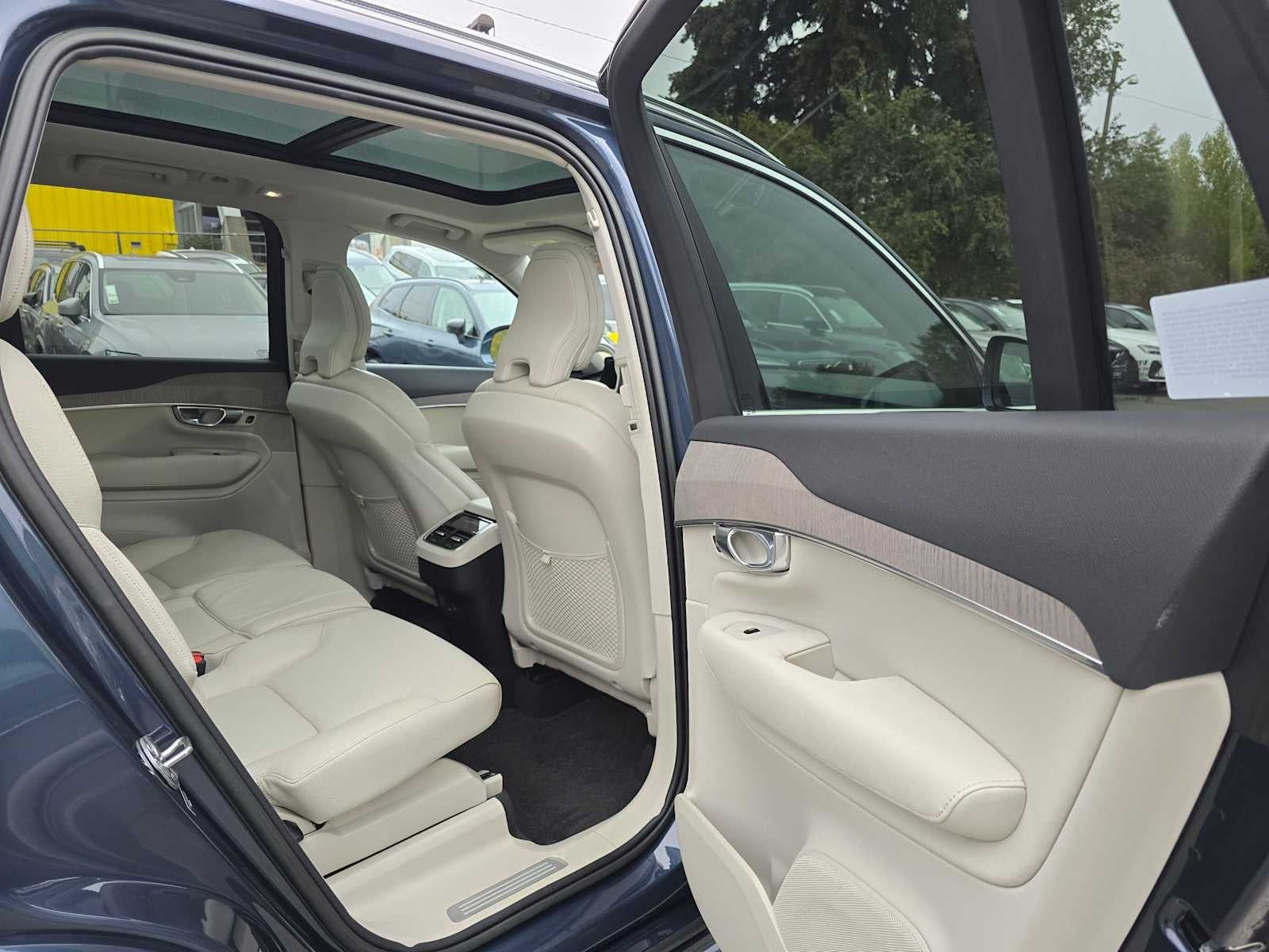 2023 Volvo XC90 Plus