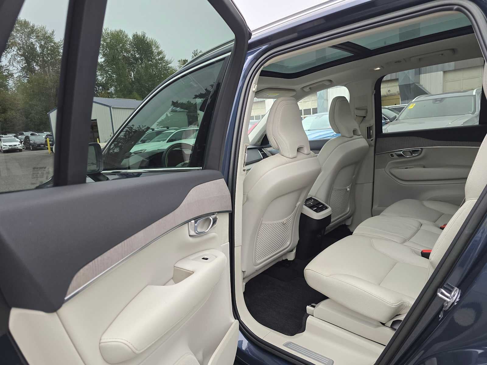 2023 Volvo XC90 Plus