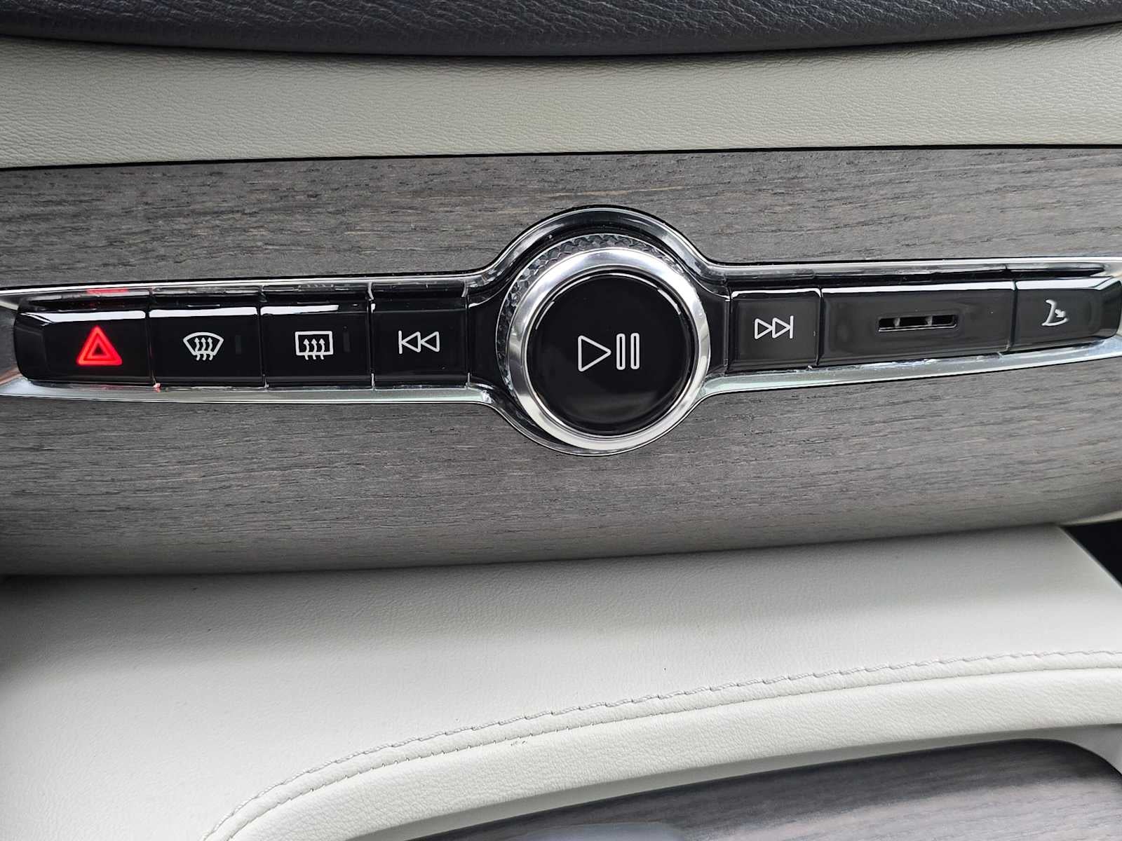 2023 Volvo XC90 Plus