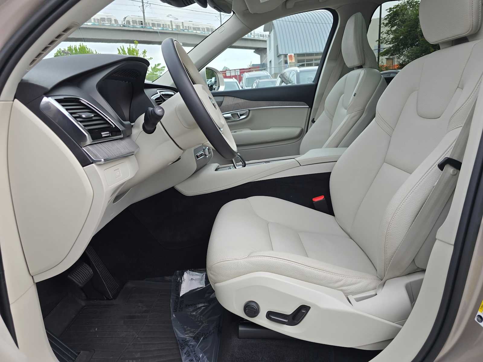 2023 Volvo XC90 Plus