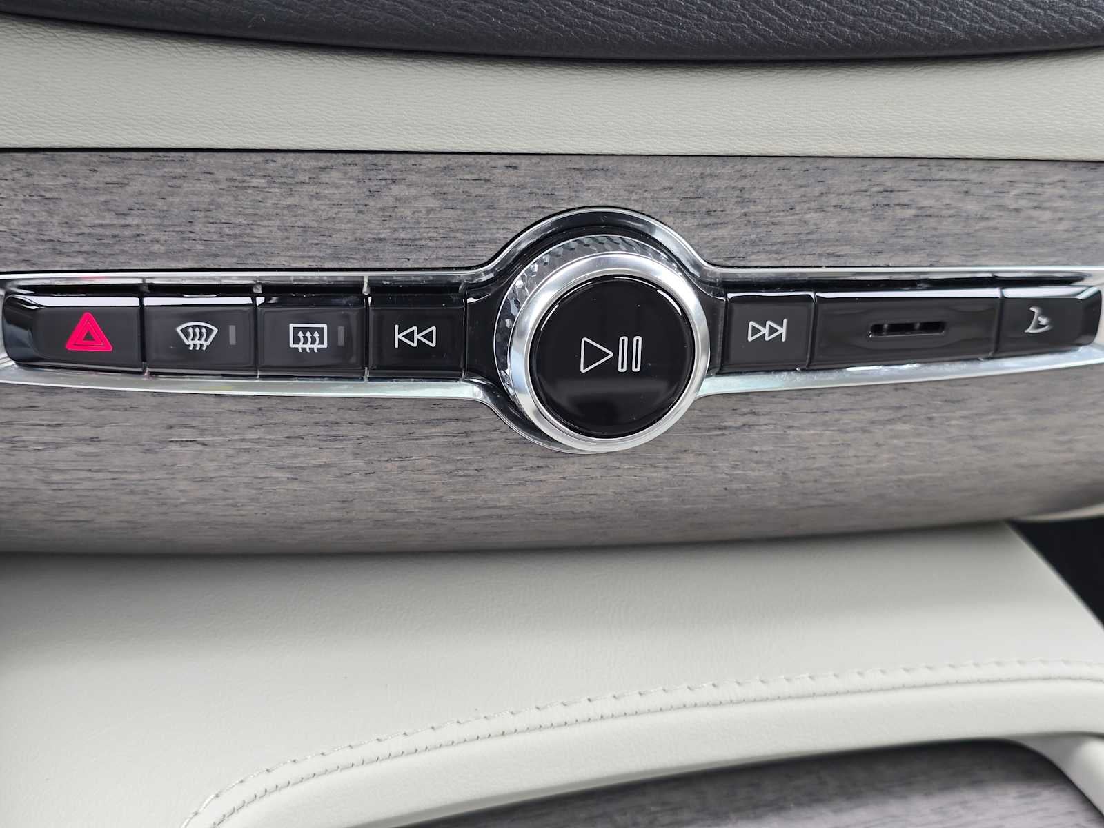 2023 Volvo XC90 Plus