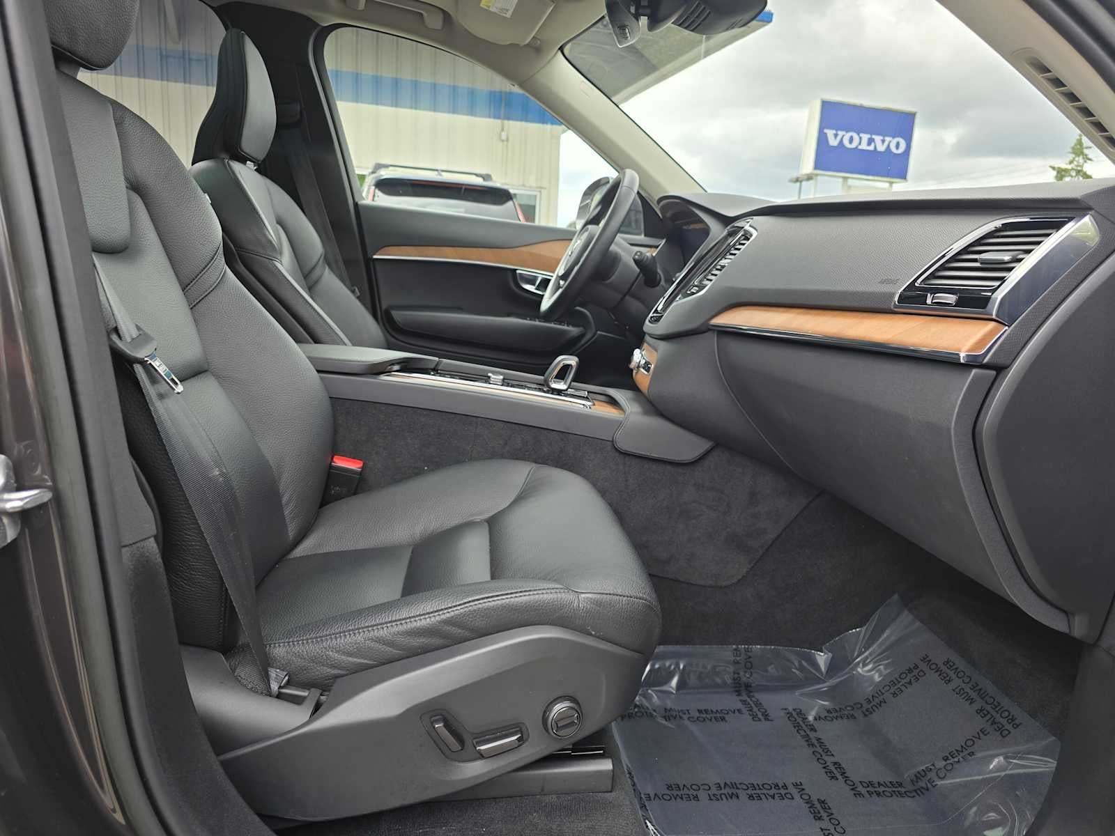 2023 Volvo XC90 Plus