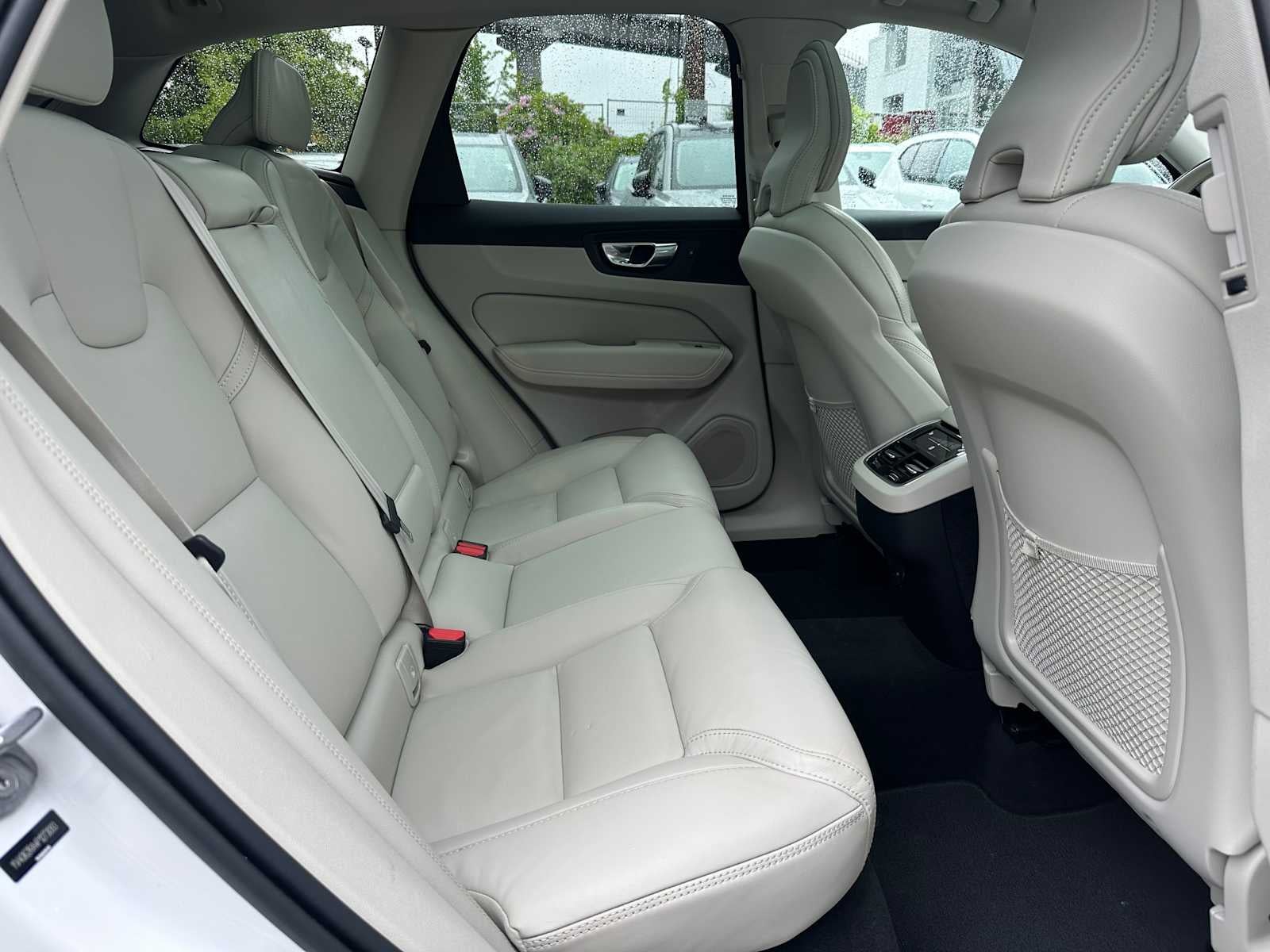 2023 Volvo XC60 Ultimate Bright Theme