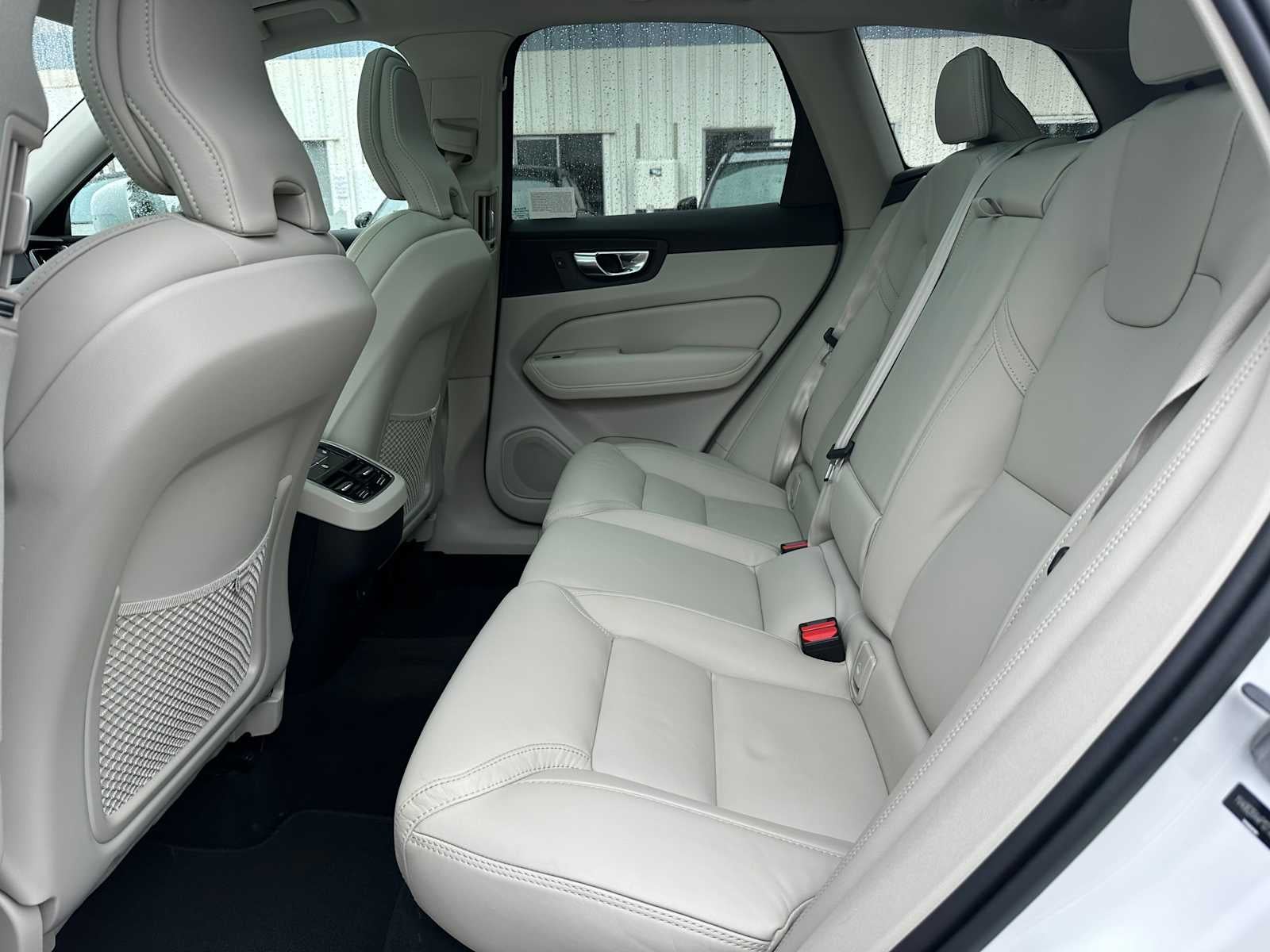 2023 Volvo XC60 Ultimate Bright Theme