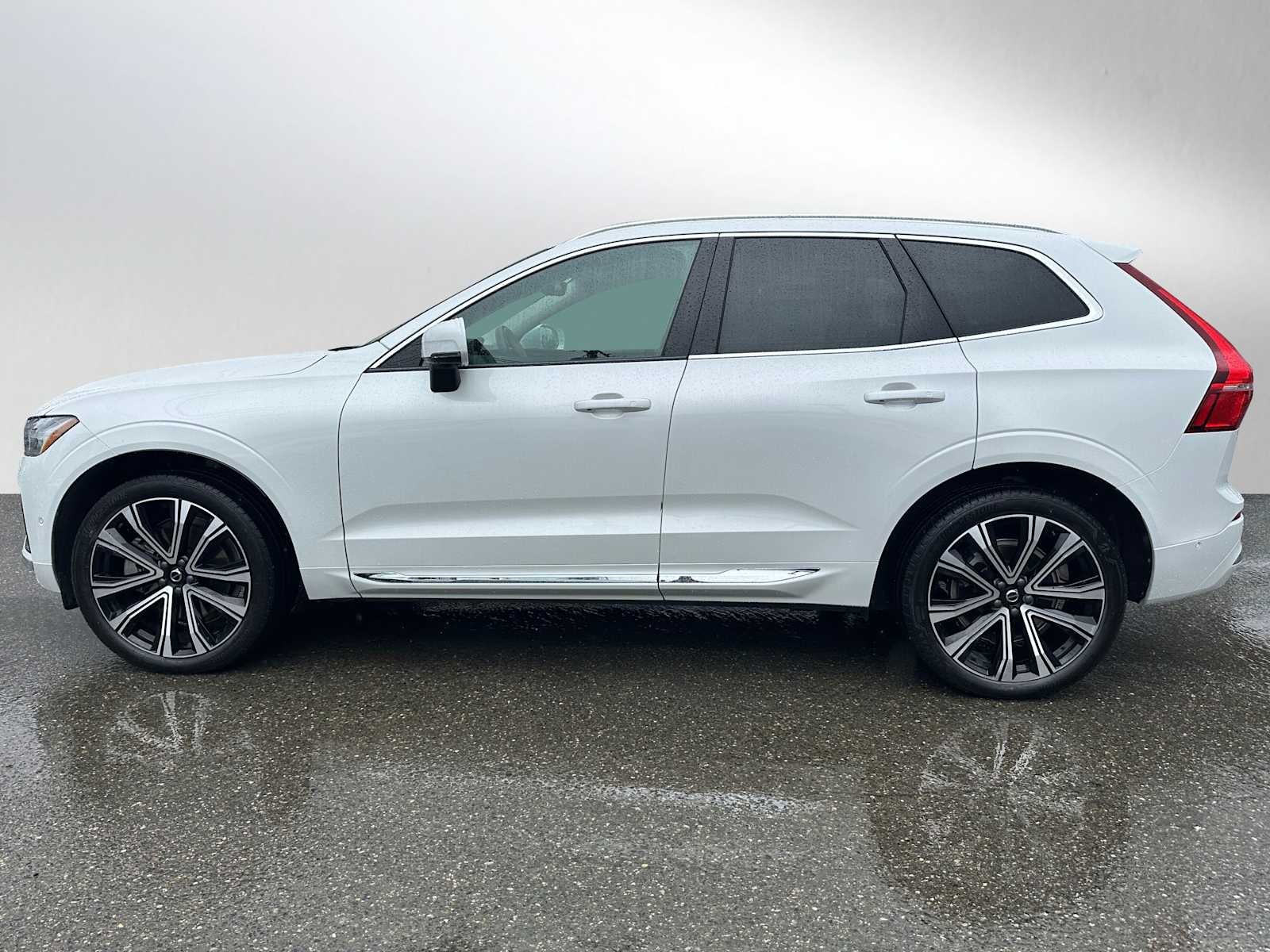 2023 Volvo XC60 Ultimate Bright Theme