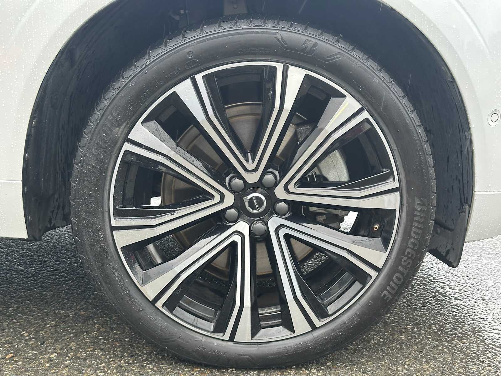 2023 Volvo XC60 Ultimate Bright Theme