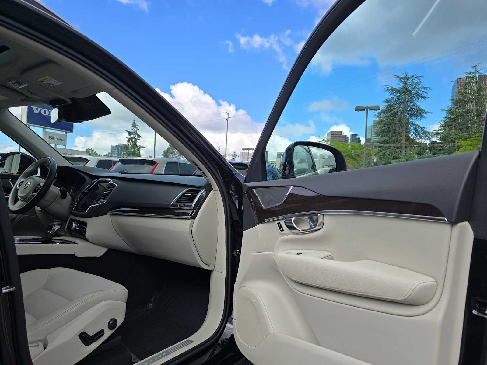 2019 Volvo XC90 Momentum