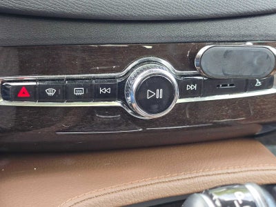 2019 Volvo XC90 Momentum