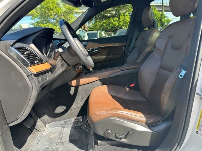 2022 Volvo XC90 Momentum