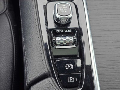 2020 Volvo XC90 Momentum