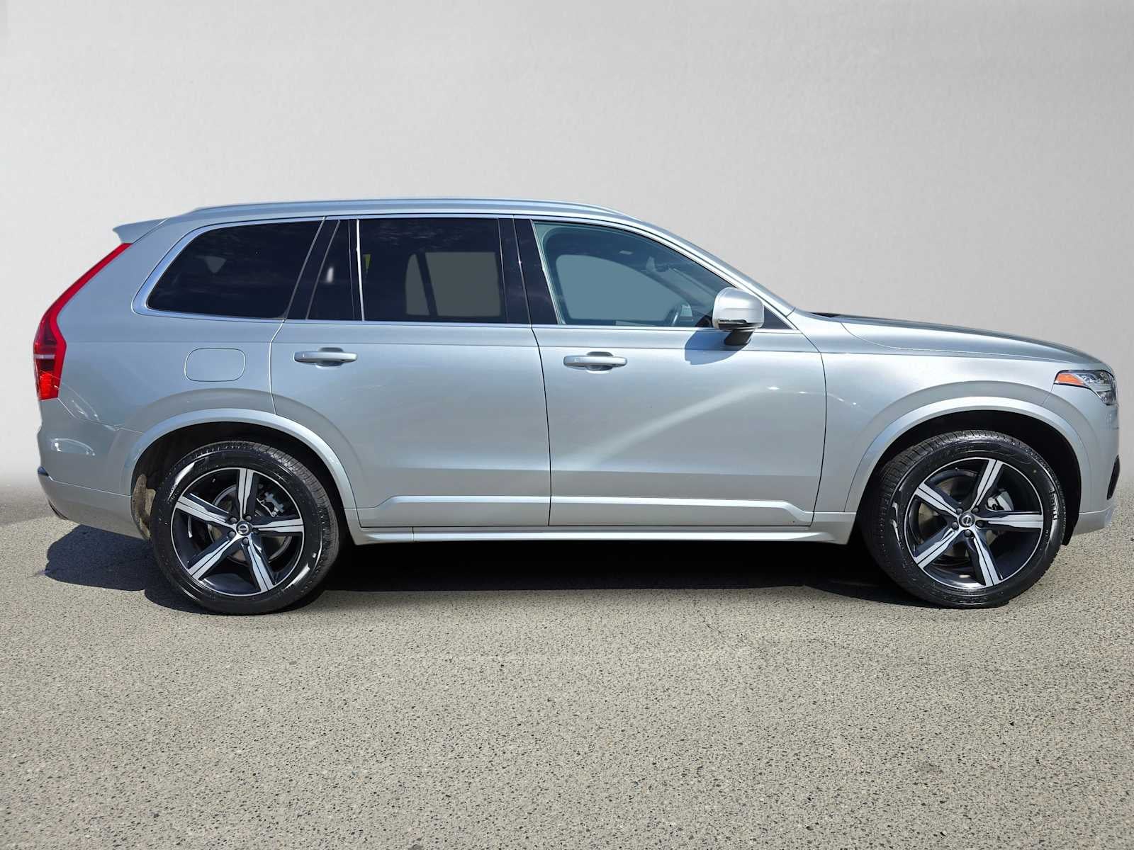 2019 Volvo XC90 R-Design