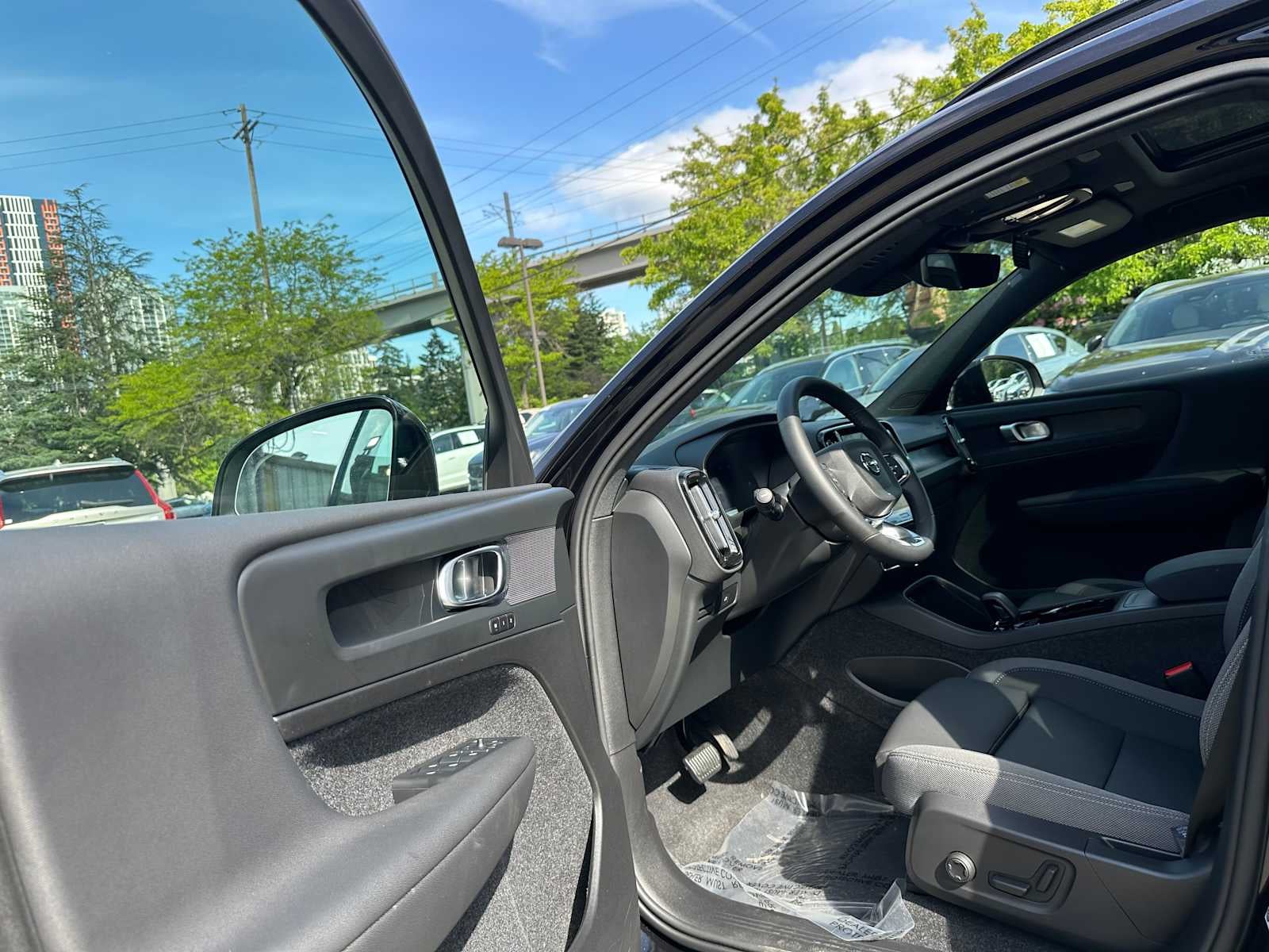 2025 Volvo EX40 Plus