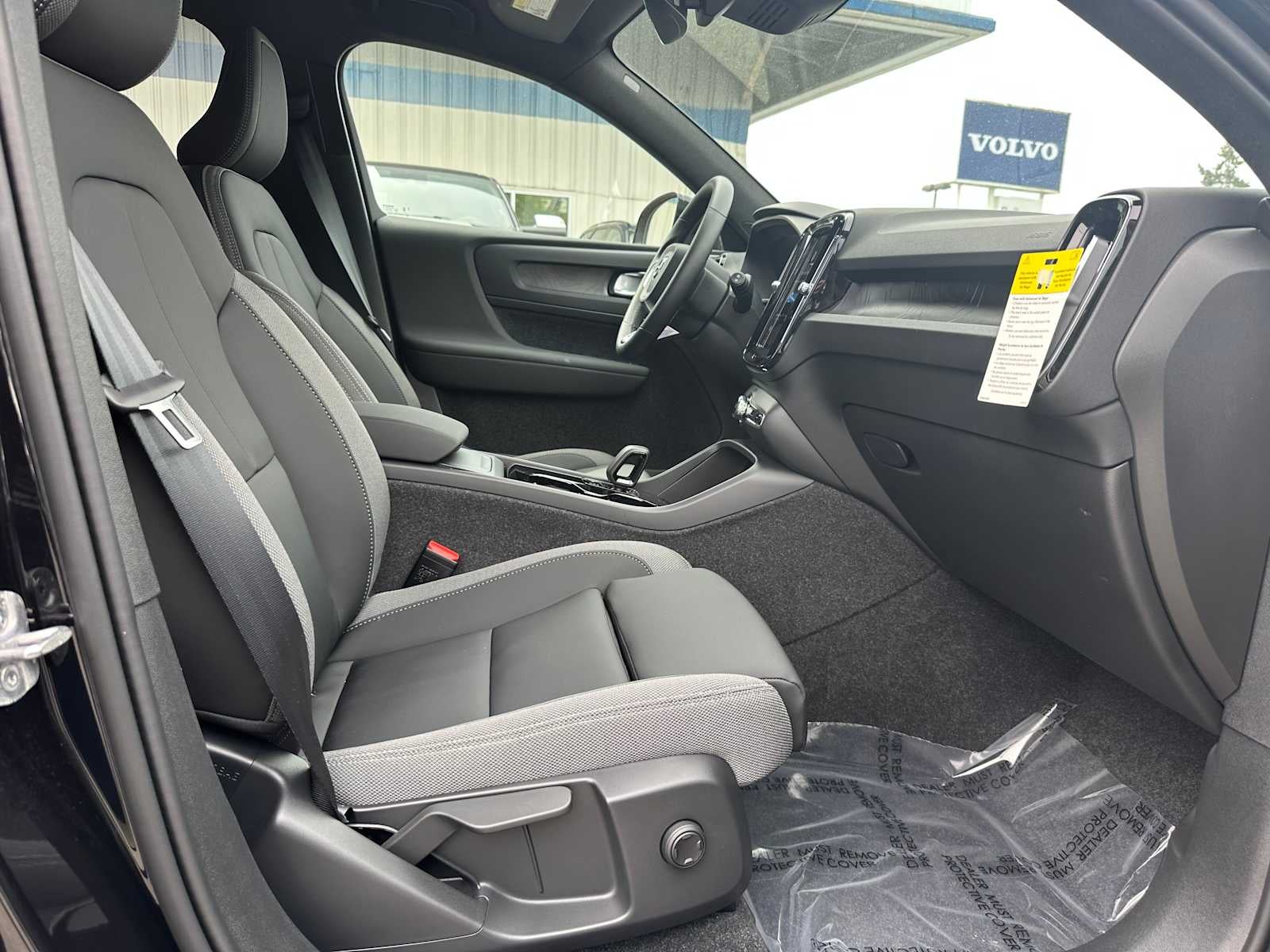 2025 Volvo EX40 Core