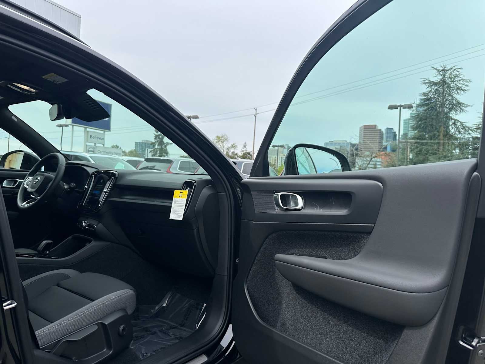 2025 Volvo EX40 Core