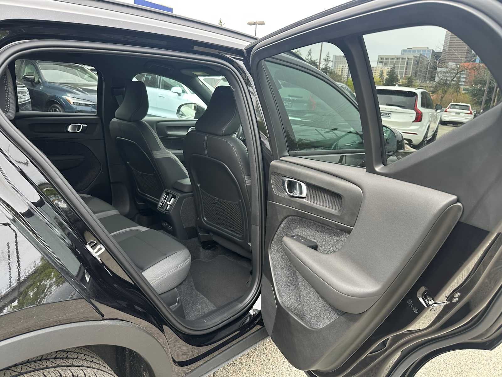 2025 Volvo EX40 Core