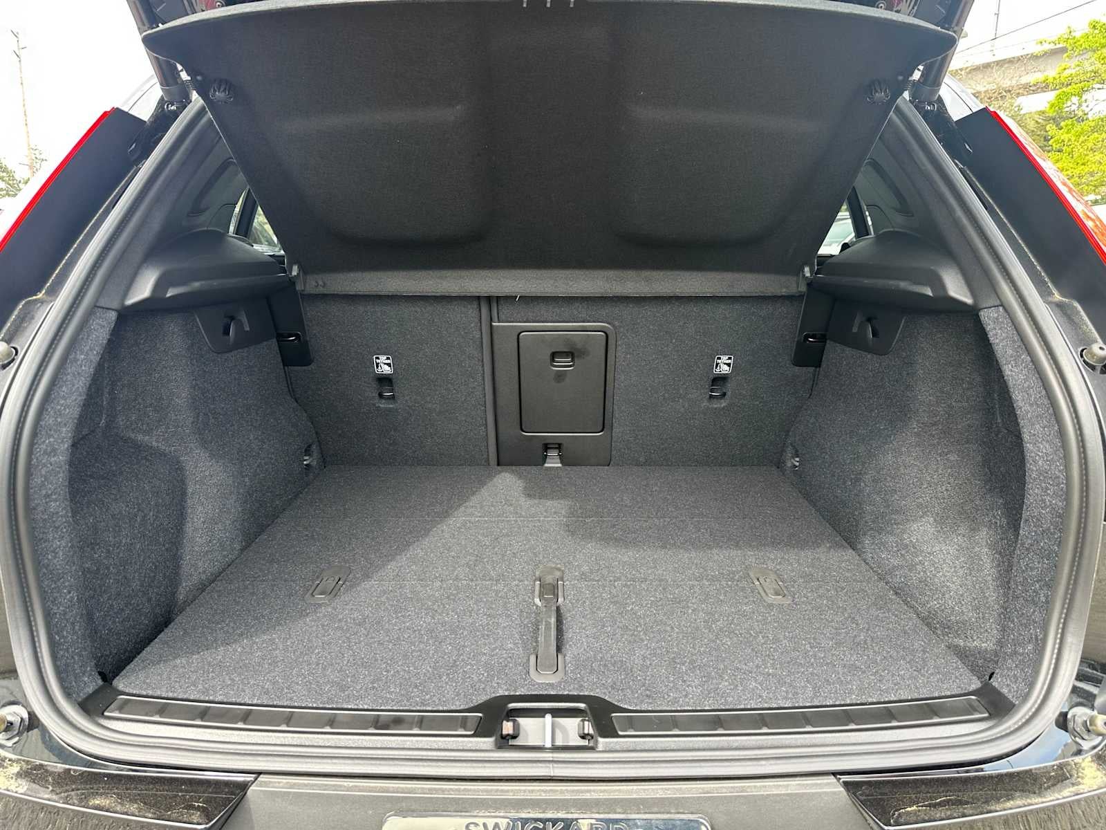 2025 Volvo EX40 Core