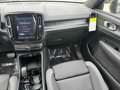 2025 Volvo EX40 Core