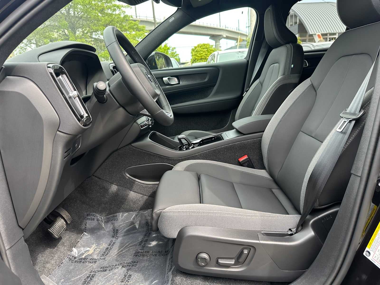 2025 Volvo EX40 Core